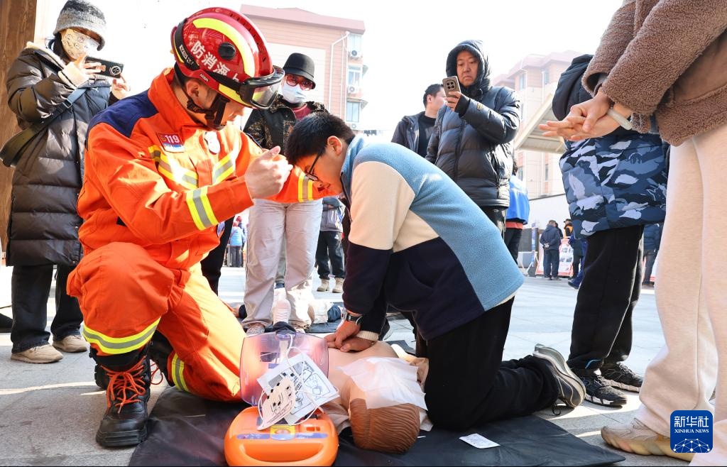 上海举行“1.19”消防安全知识宣传进社区主题日活动 上海举行“1.19”消防安全知识宣传进社区主题日活动