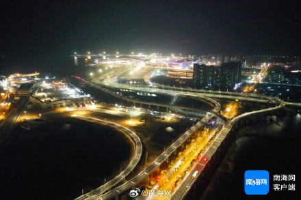 海口新海港片区“二线口岸”，集中查验区专用通道亮灯调试