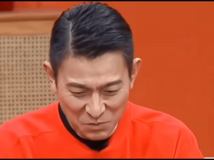 耶咦耶咦在超市“上班”20年的华仔又要开工了，网友：已在散称区