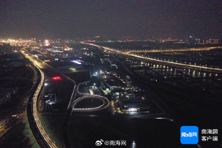 海口新海港片区“二线口岸”，集中查验区专用通道亮灯调试