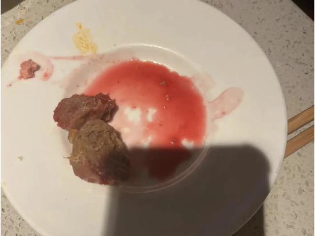 男子满嘴是血6次敲诈海底捞！作案细节披露