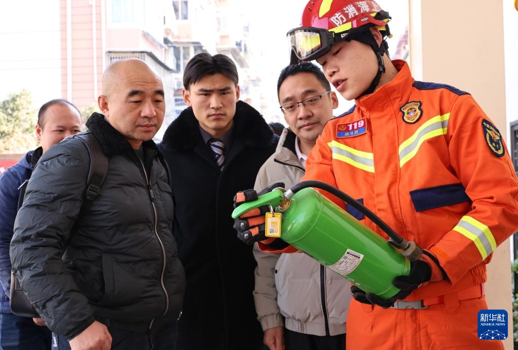 上海举行“1.19”消防安全知识宣传进社区主题日活动 上海举行“1.19”消防安全知识宣传进社区主题日活动