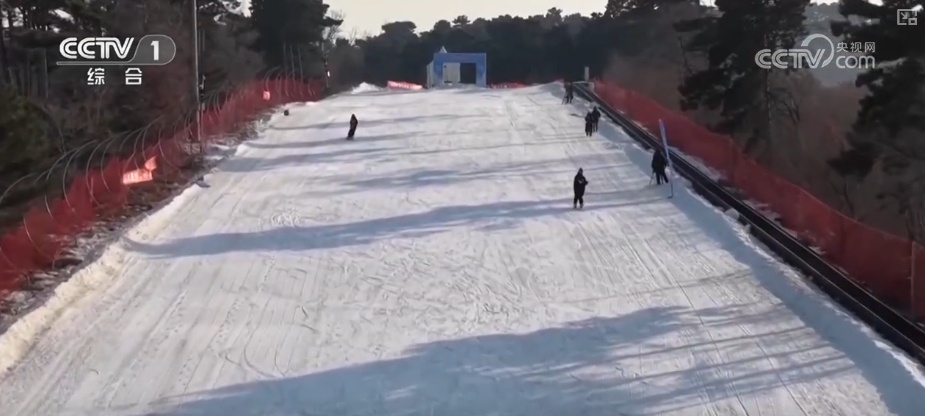 热“雪”燃冬年味足 竞技冰雪“村运会”引客来