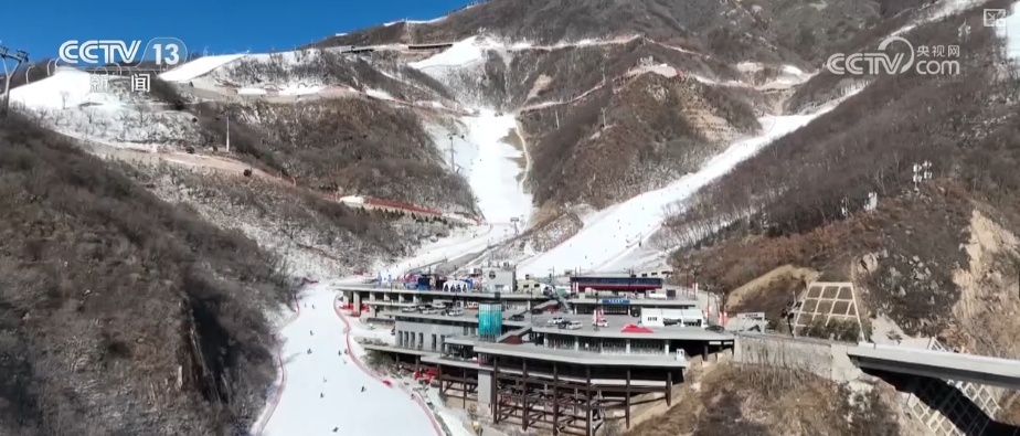 “滑雪+”牵手春节点亮“冰雪经济” 消费新场景持续火爆 “滑雪+”牵手春节点亮“冰雪经济” 消费新场景持续火爆