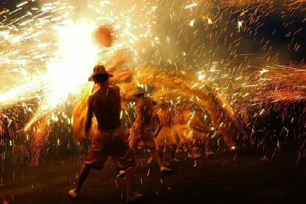 过年来成都黄龙溪古镇!火龙灯舞演出新春全新亮相 过年来成都黄龙溪古镇!火龙灯舞演出新春全新亮相