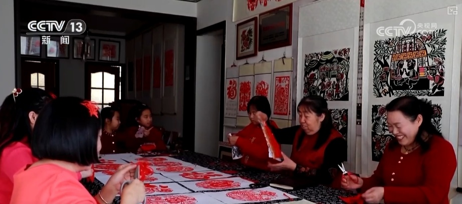 文化中国行 | “剪”中求“变” 传统之美“新”意浓 文化中国行 | “剪”中求“变” 传统之美“新”意浓