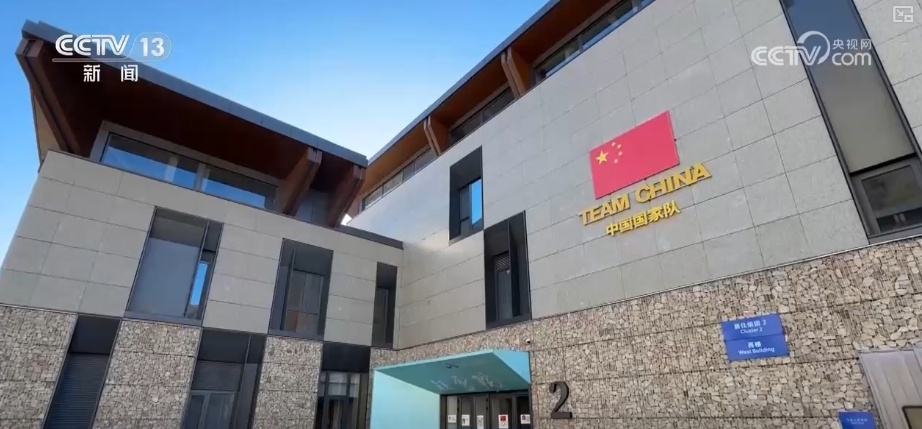 “滑雪+”牵手春节点亮“冰雪经济” 消费新场景持续火爆 “滑雪+”牵手春节点亮“冰雪经济” 消费新场景持续火爆