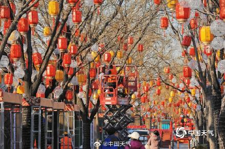 北京街头张灯结彩 春节仪式感拉满！