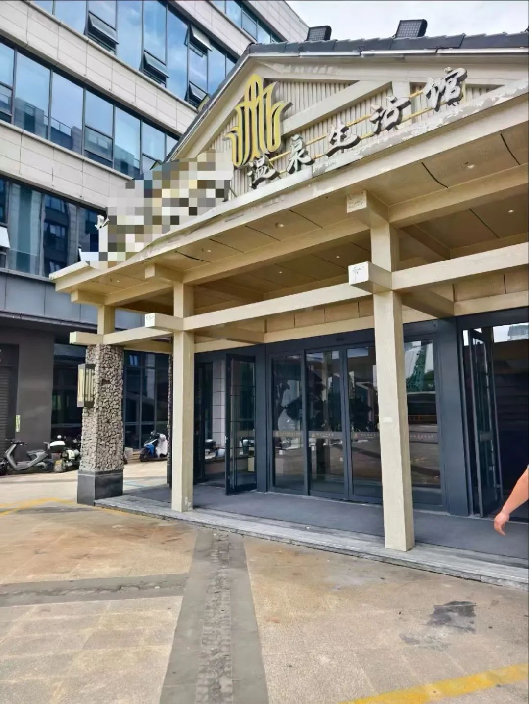 男童带进女浴室,能接受吗? 男童带进女浴室,能接受吗?