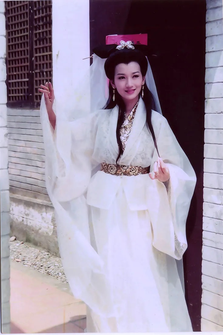 9个卫视同步播出，“白娘子”好忙！赵雅芝将登多台春晚