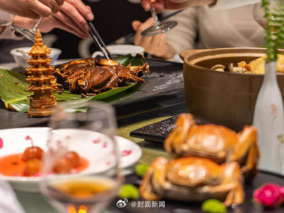 年夜饭一桌难求！不回老家的年轻人准备和陌生人拼桌年夜饭