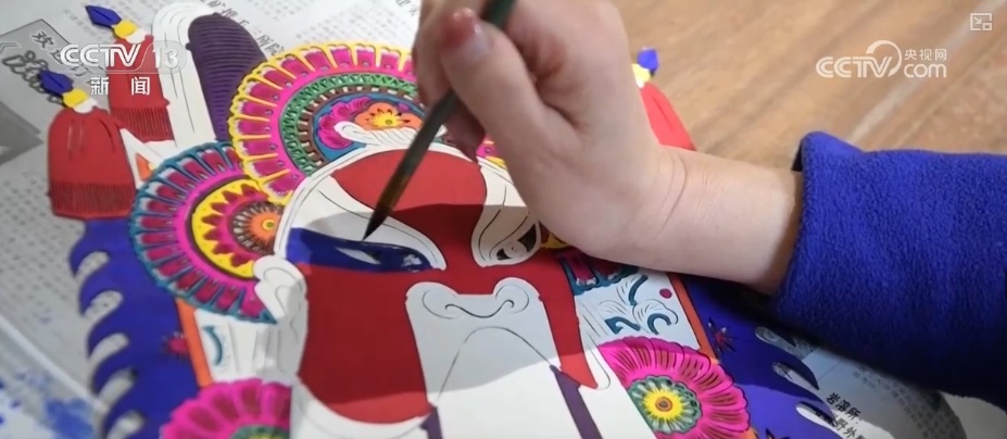 文化中国行 | “剪”中求“变” 传统之美“新”意浓 文化中国行 | “剪”中求“变” 传统之美“新”意浓