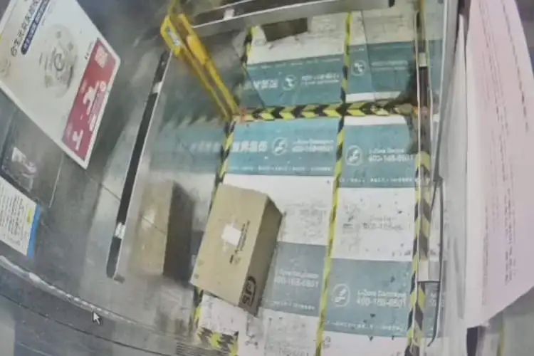 价值2万元快递,一转眼离奇消失!查看监控发现…… 价值2万元快递,一转眼离奇消失!查看监控发现……