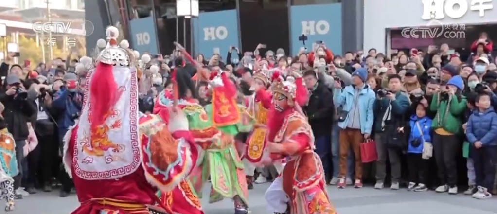 各地年货大集热闹非凡满满“烟火气” 处处洋溢新年喜庆氛围 各地年货大集热闹非凡满满“烟火气” 处处洋溢新年喜庆氛围