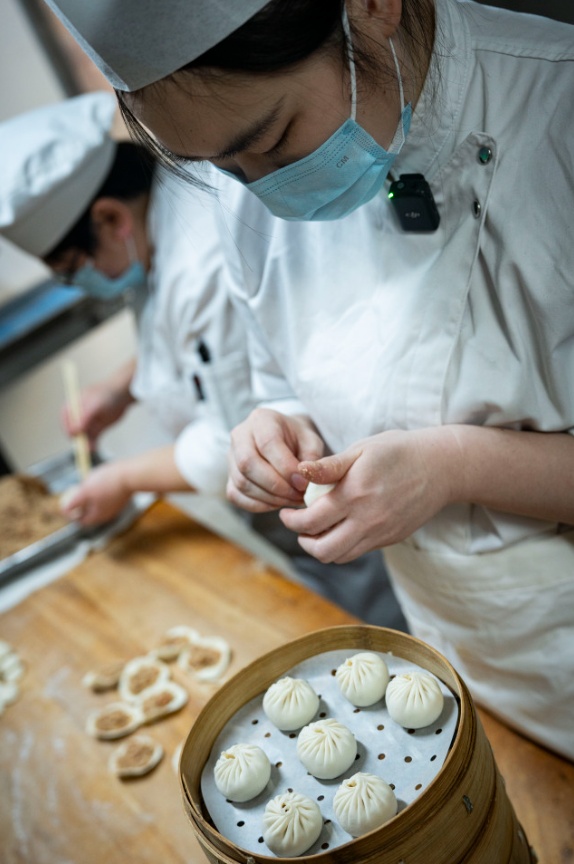 95后姑娘，可获补贴150万！顾客每天排队