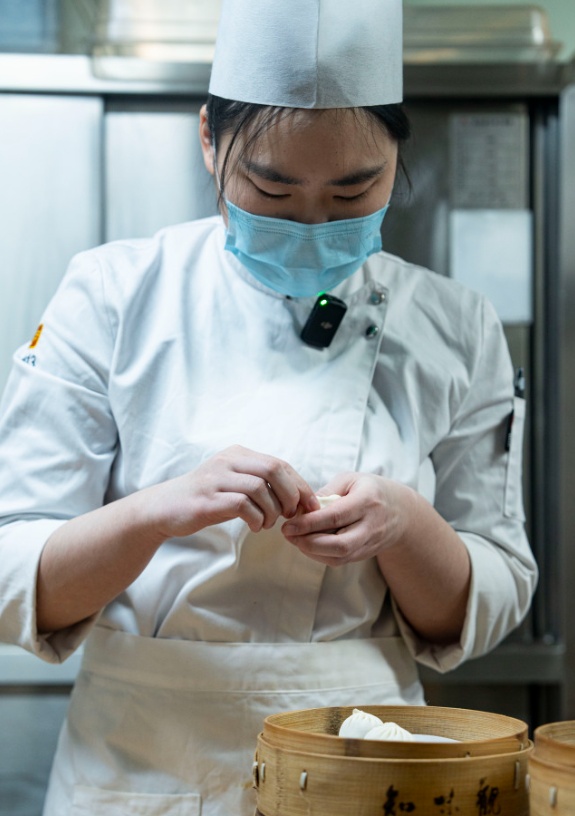 95后姑娘，可获补贴150万！顾客每天排队