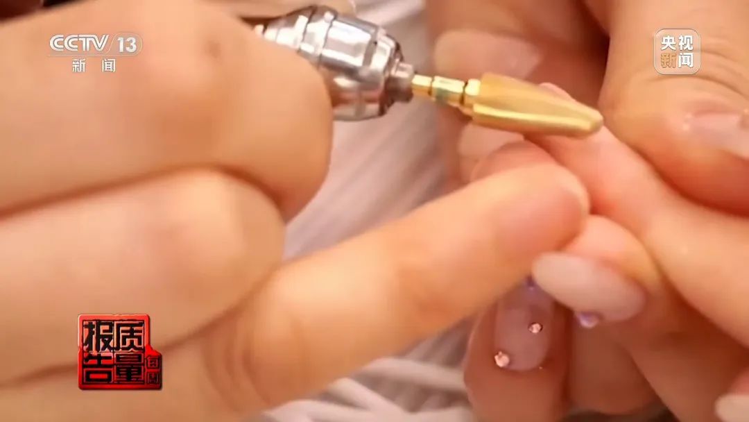 女子美甲后指甲长出霉菌！原来美甲店还有这些隐患……