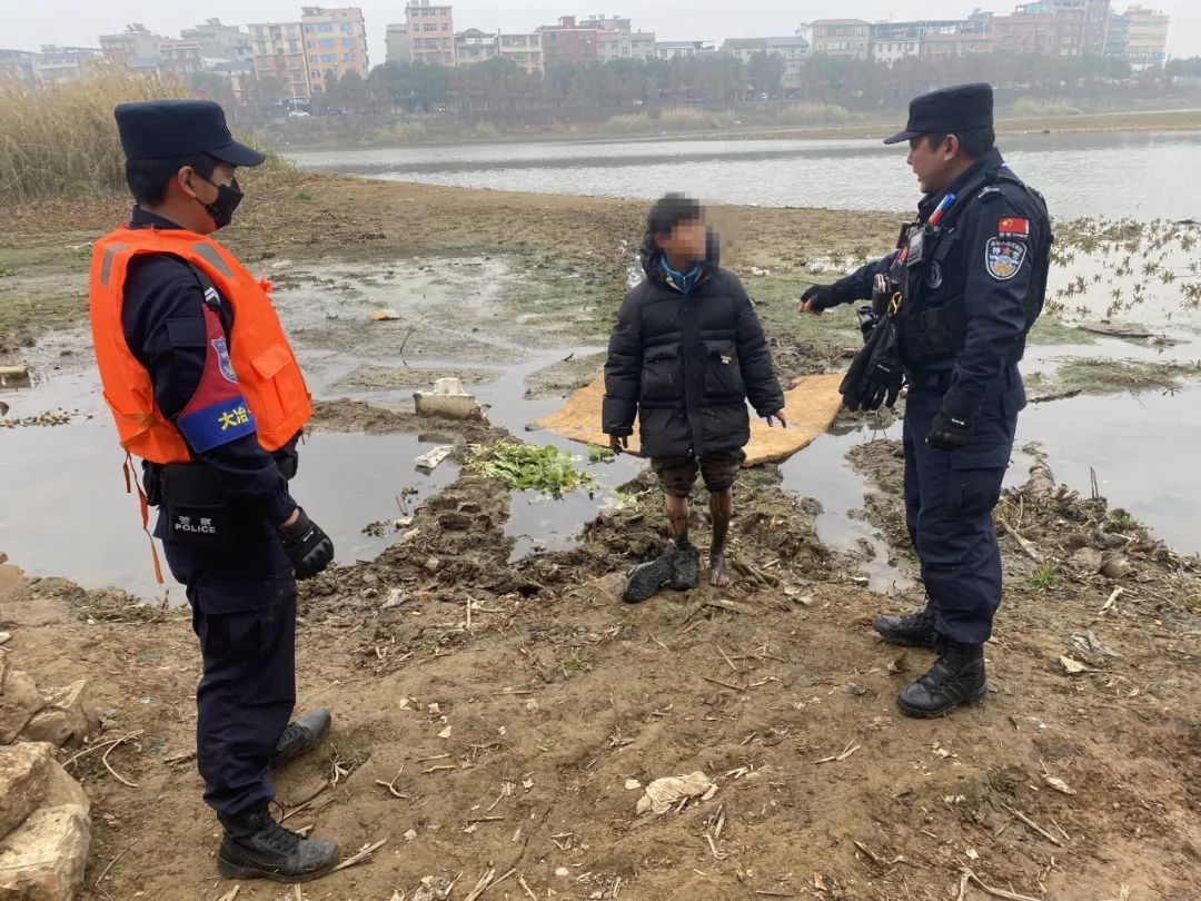 安全别放假!请提醒孩子远离泥沙、沼泽地带! 安全别放假!请提醒孩子远离泥沙、沼泽地带!