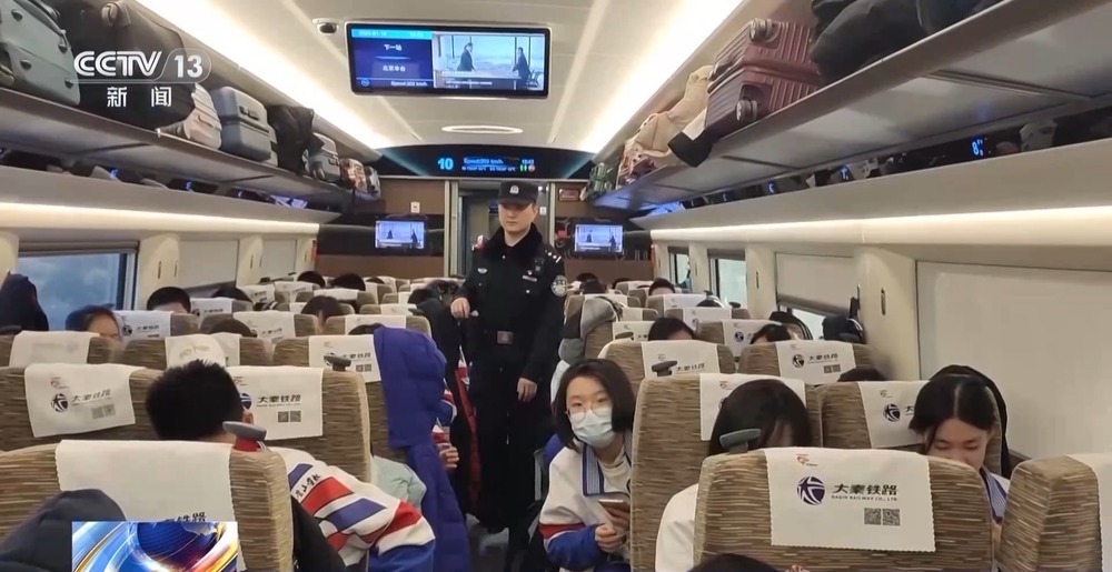 假期带娃出行警惕这道缝隙!隐蔽处的危险别忽视 假期带娃出行警惕这道缝隙!隐蔽处的危险别忽视