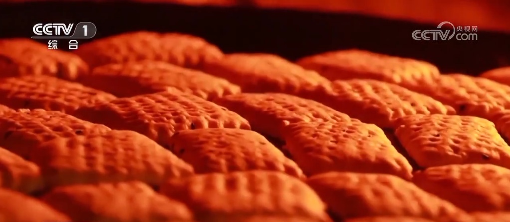 各地年货大集热闹非凡满满“烟火气” 处处洋溢新年喜庆氛围 各地年货大集热闹非凡满满“烟火气” 处处洋溢新年喜庆氛围