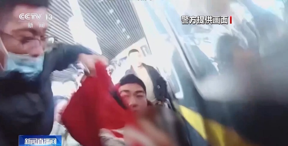 假期带娃出行警惕这道缝隙!隐蔽处的危险别忽视 假期带娃出行警惕这道缝隙!隐蔽处的危险别忽视