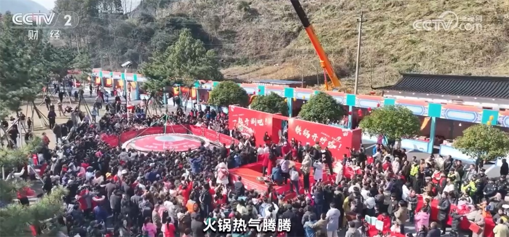 火锅宴、醒狮表演、非遗元素“惊艳”……热热闹闹迎新春 多彩文化扮靓中国年