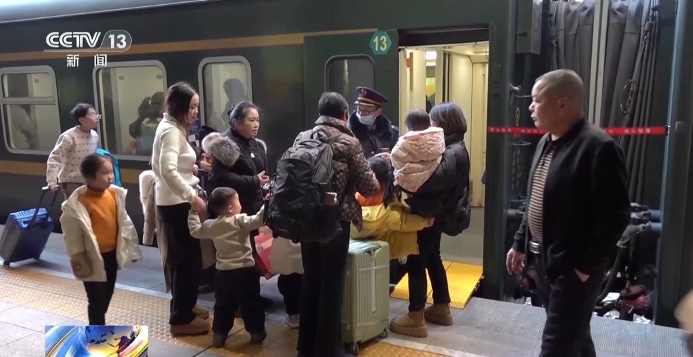 假期带娃出行警惕这道缝隙!隐蔽处的危险别忽视 假期带娃出行警惕这道缝隙!隐蔽处的危险别忽视