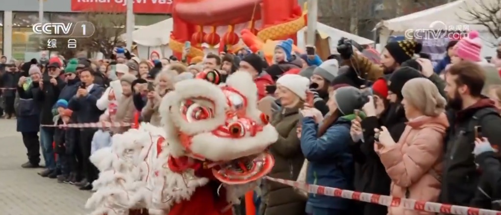 世界共享“春节快乐” 各类中式年货火热“出海”走俏全球