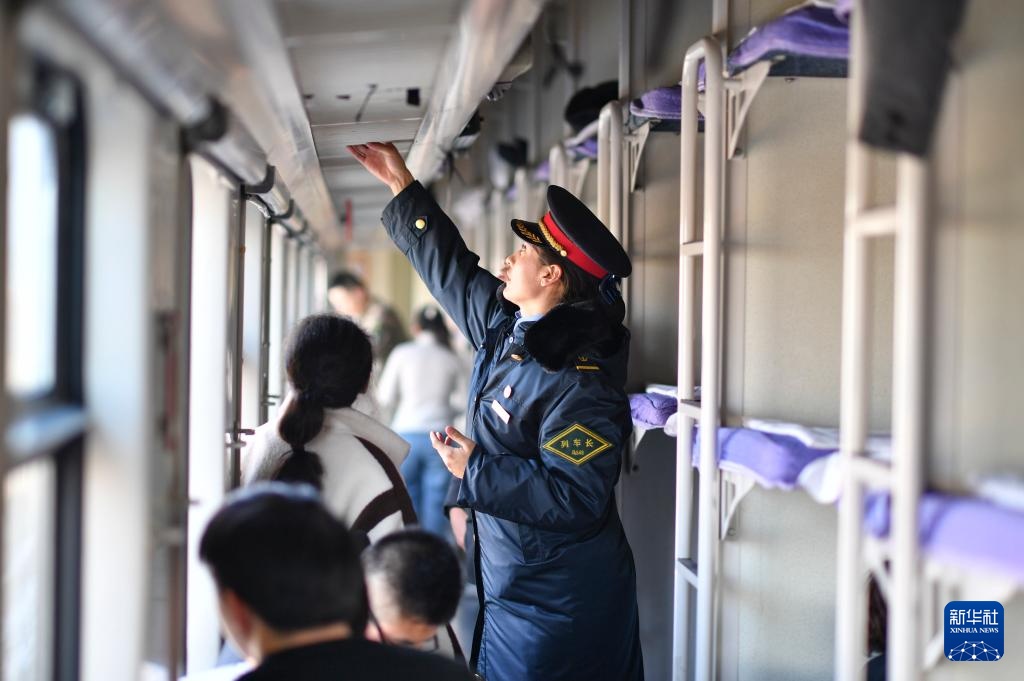 从帕米尔高原到四川盆地，“艾车长”的春运路