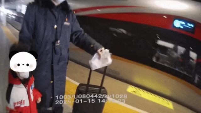 火车开了，孩子没下来！工作人员接力“找娃”