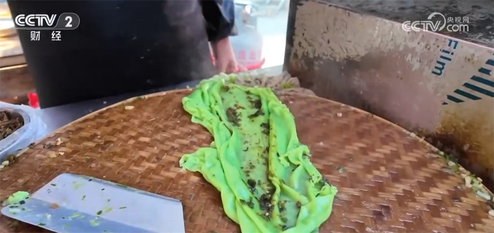 “年货经济”带动消费火热人气旺 节前市场琳琅满目年味足 “年货经济”带动消费火热人气旺 节前市场琳琅满目年味足