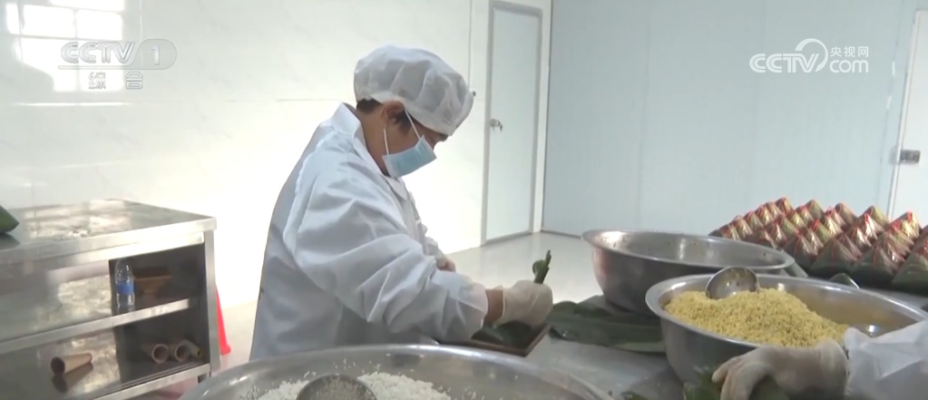 各地年货大集热闹非凡满满“烟火气” 处处洋溢新年喜庆氛围 各地年货大集热闹非凡满满“烟火气” 处处洋溢新年喜庆氛围