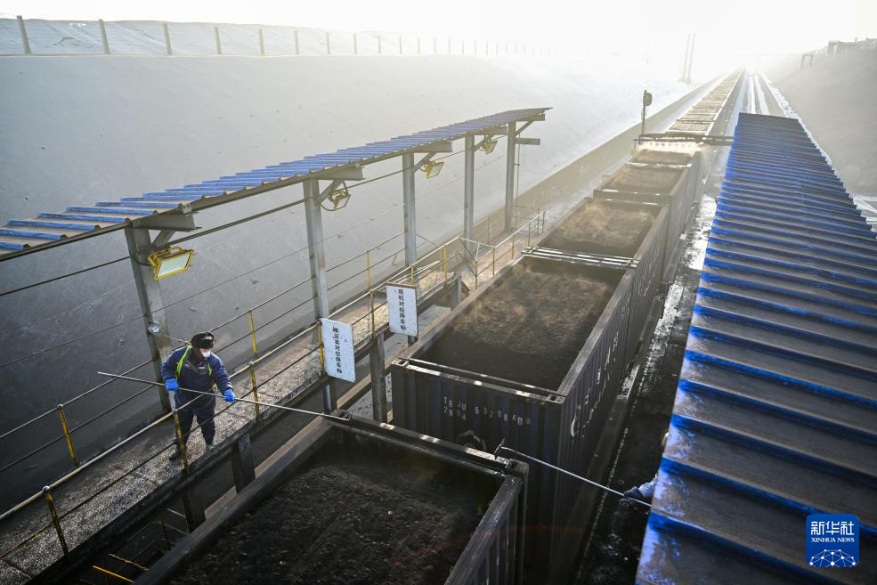 “疆煤驰骋”护航春节能源供应 “疆煤驰骋”护航春节能源供应