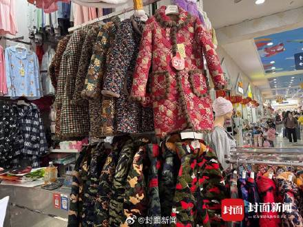 “一穿上年味就来了！” 商家：四川人过年省服日售上百件