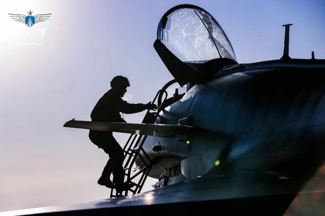 迎着朝霞，起飞！