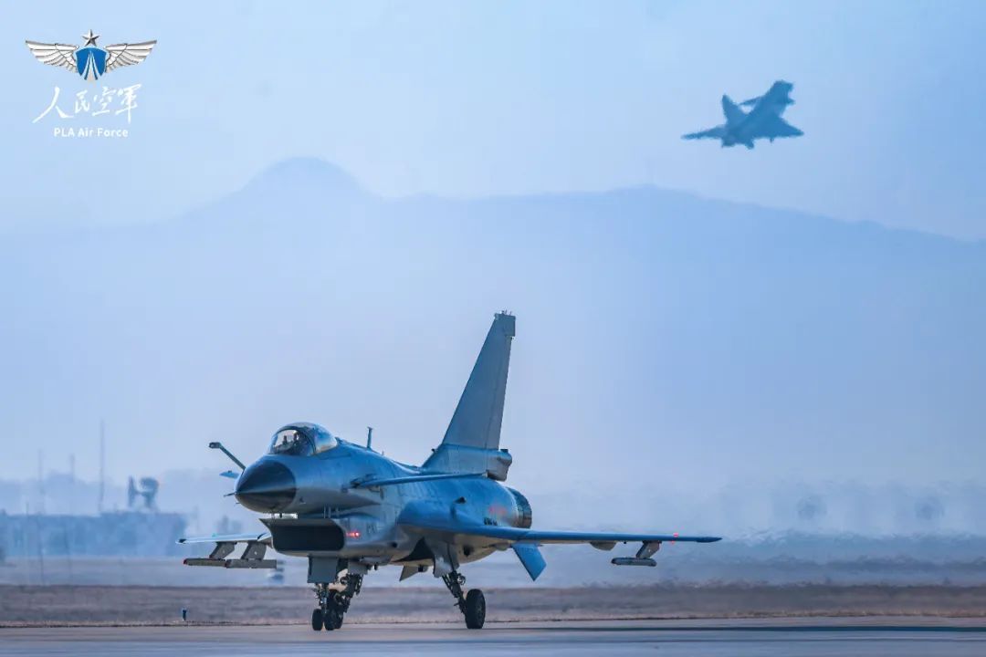 迎着朝霞，起飞！