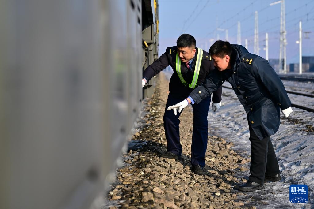 “疆煤驰骋”护航春节能源供应 “疆煤驰骋”护航春节能源供应
