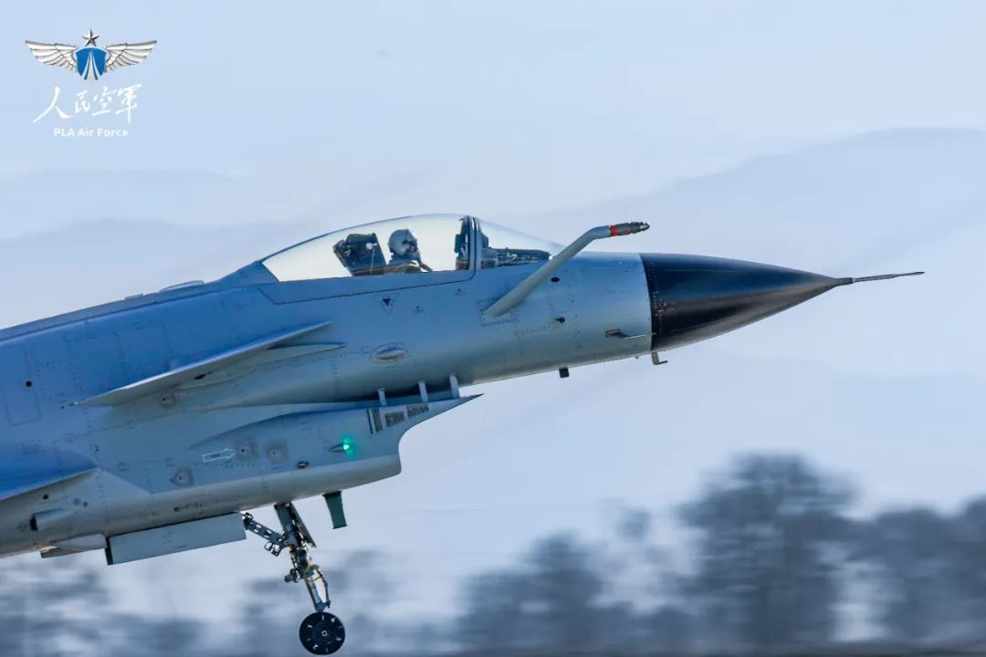 迎着朝霞，起飞！