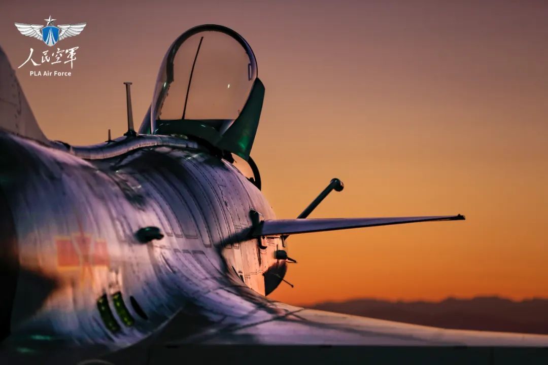 迎着朝霞，起飞！