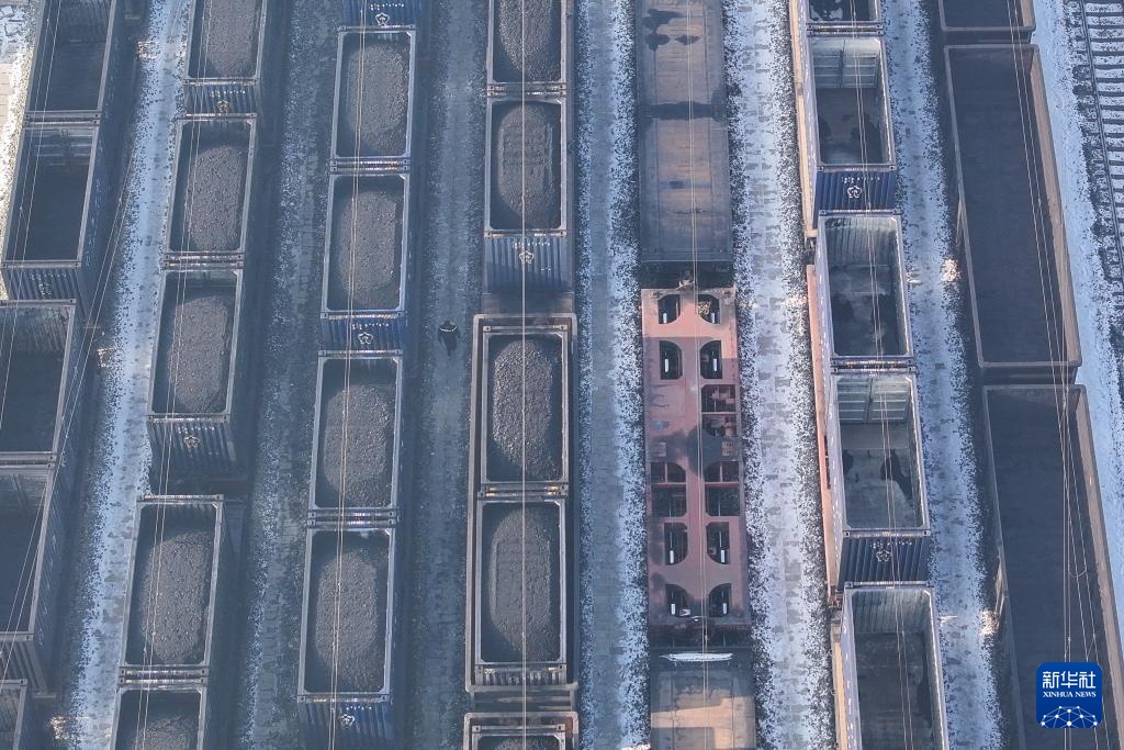 “疆煤驰骋”护航春节能源供应 “疆煤驰骋”护航春节能源供应