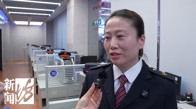 上海小姐姐一夜爆火！本人直呼没想到...网友：你值得！