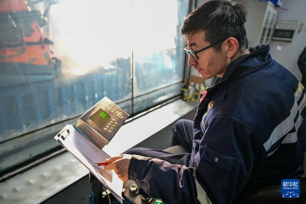 “疆煤驰骋”护航春节能源供应 “疆煤驰骋”护航春节能源供应