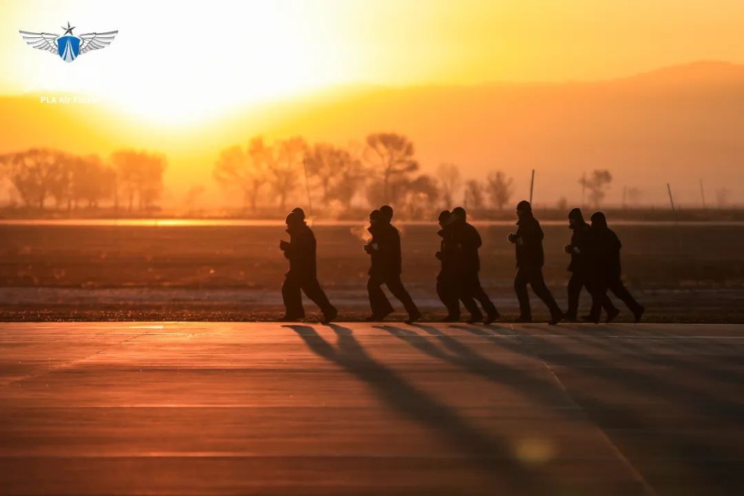 迎着朝霞，起飞！