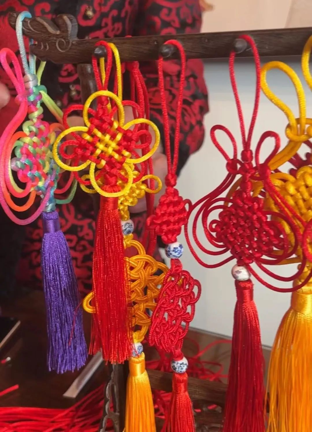 中国结,中国节!首个“非遗版”春节解锁非遗新玩法 中国结,中国节!首个“非遗版”春节解锁非遗新玩法