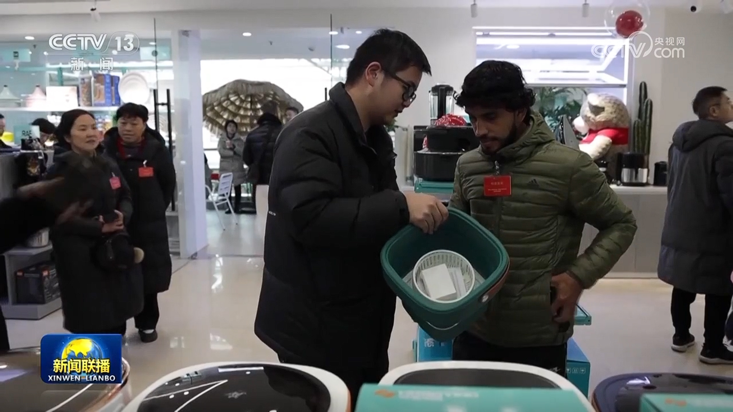 【新春走基层】义乌中国小商品城“品牌出海”记 【新春走基层】义乌中国小商品城“品牌出海”记