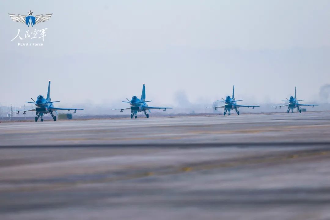 迎着朝霞，起飞！