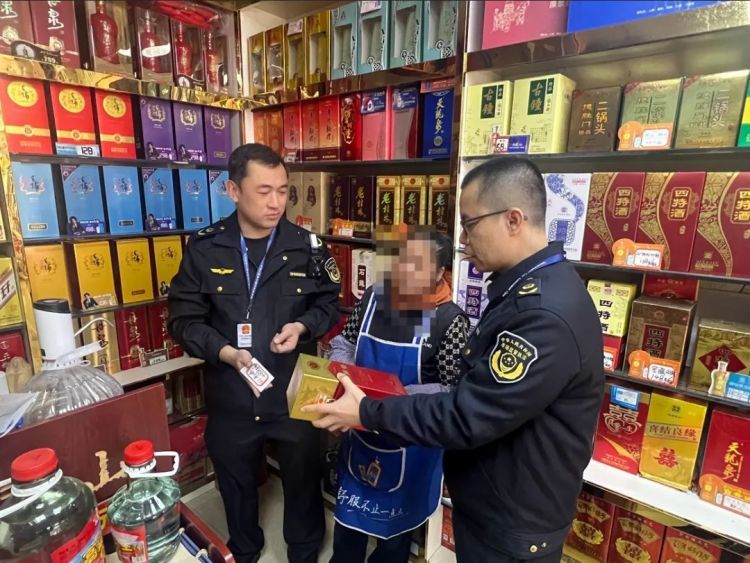 涉案金额26.9万元！百色两商行售卖假冒高端白酒被查处