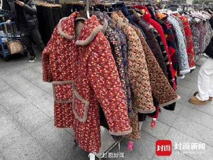 “一穿上年味就来了！” 商家：四川人过年省服日售上百件