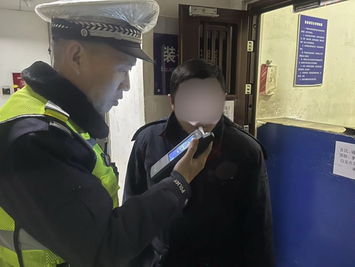 警惕“隔夜酒”!男子中午驾车被查出酒驾 警惕“隔夜酒”!男子中午驾车被查出酒驾