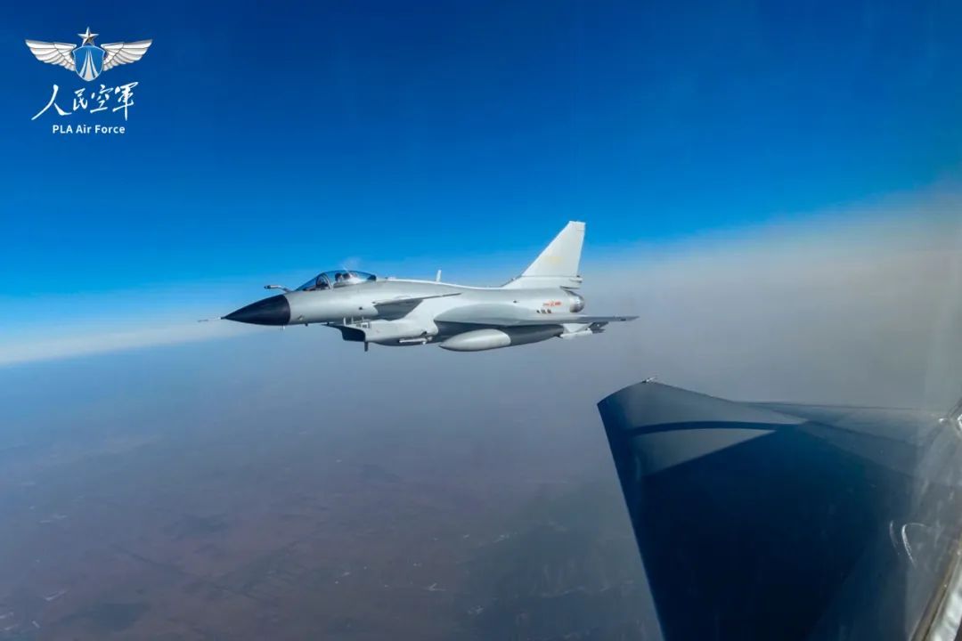 迎着朝霞，起飞！